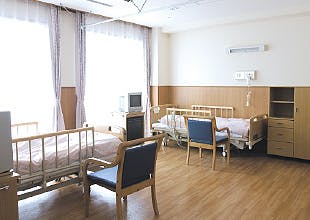 医療法人財団立川中央病院介護老人保健施設アルカディア 2人部屋