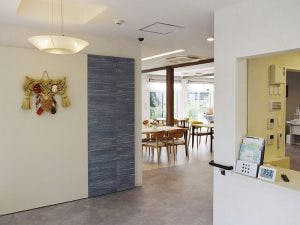 ニチイメゾン東山 エントランス