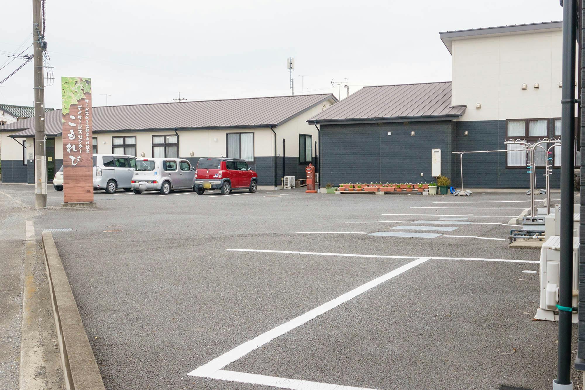 サービス付き高齢者向け住宅こもれび 駐車場
