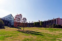 ハーウィル東武動物公園 進修館広場