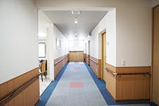 リビングケア唯の家平塚大神壱番館 廊下