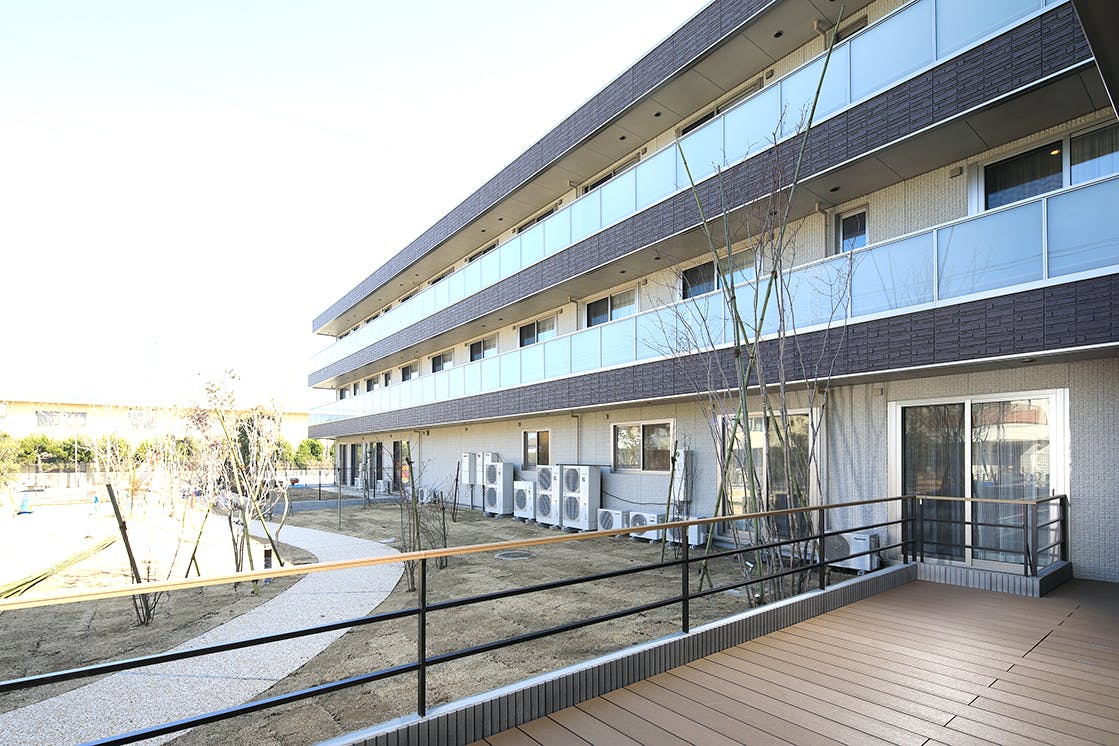 ボンセジュール国立弐番館 1Fウッドデッキ