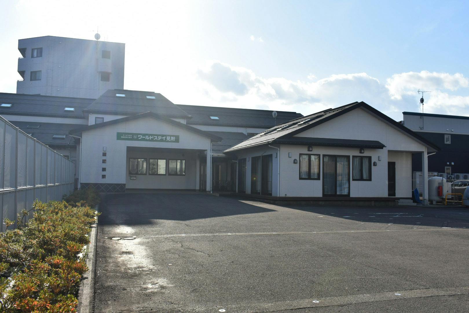 ワールドステイ見附 外観