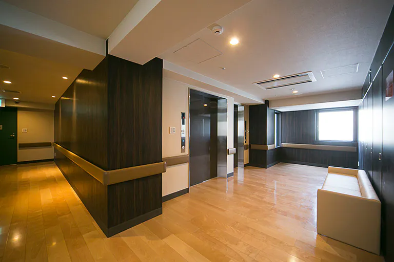 芦屋アラベラの家（外部サービス利用型） エレベータ―ホール