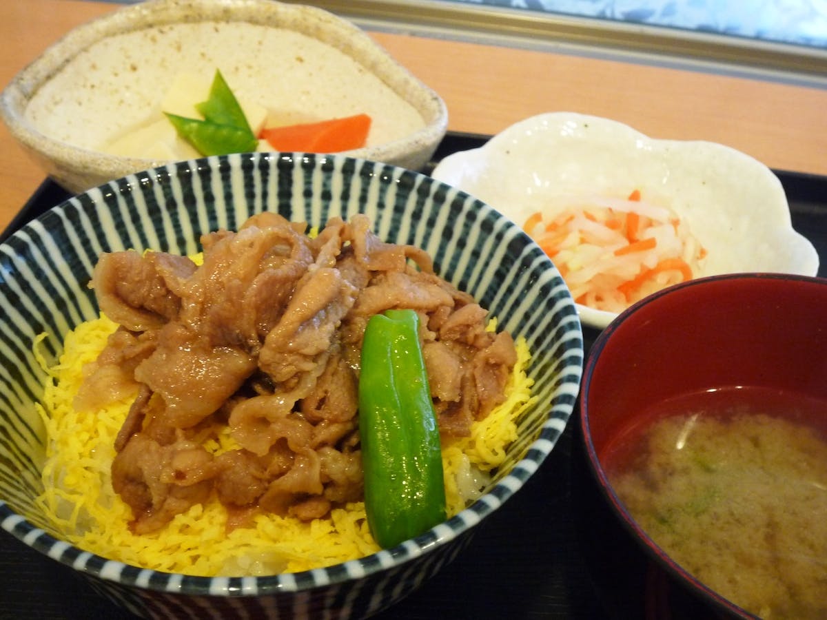 介護付有料老人ホームあすみが丘グリーンヒルズ 豚丼