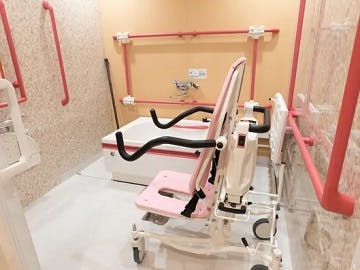 ロイヤルホーム伊丹荒牧 介護浴室
