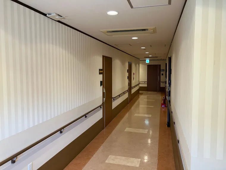 ココファンレイクヒルズ 廊下