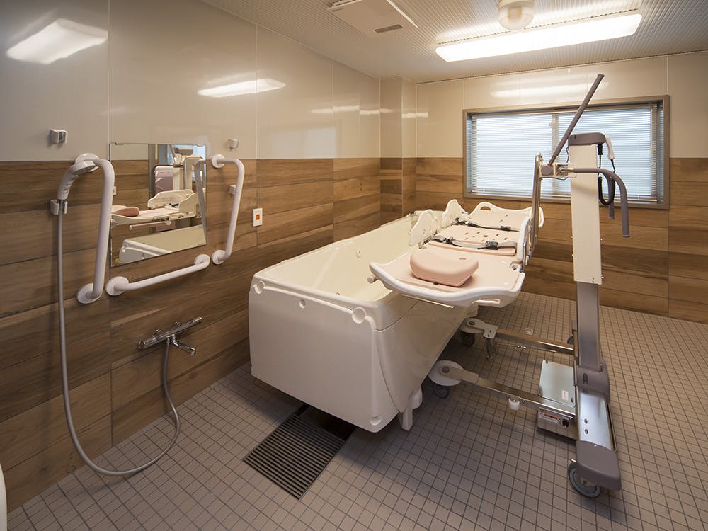 チャームスイート仁川 介護浴室