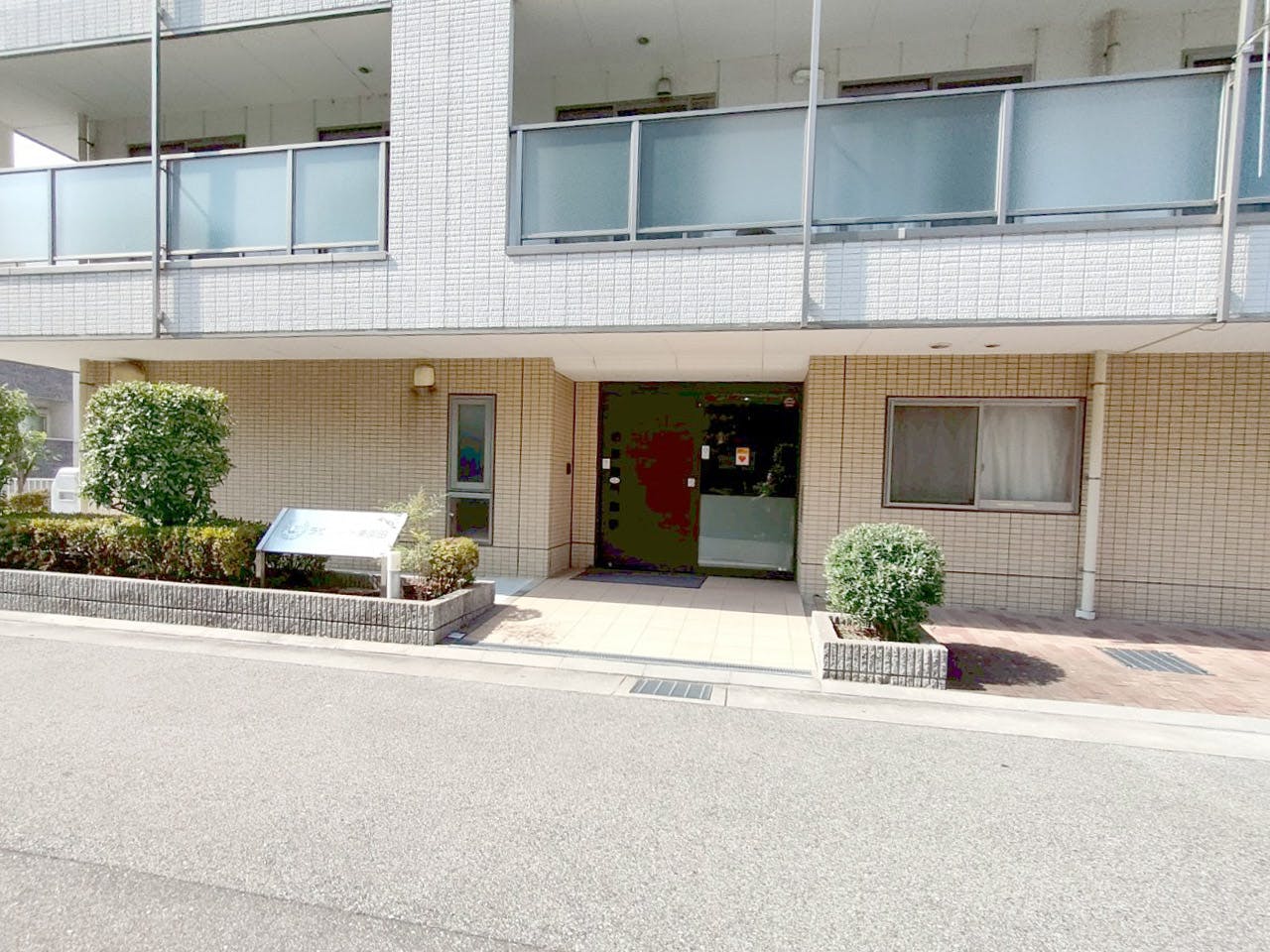 サービス付き高齢者向け住宅ラウレート東園田 入口