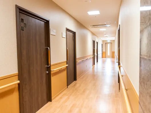 ロイヤルホーム健都 廊下