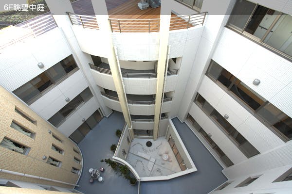 有料老人ホームくましろ・いづみ館 中庭