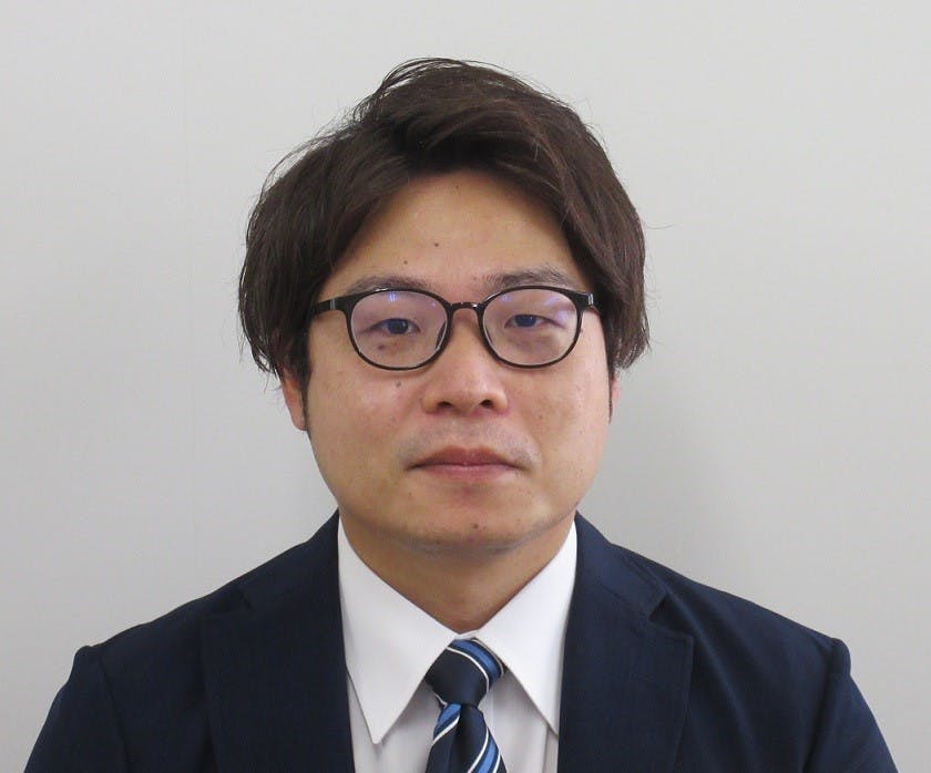 靎見の鄕 施設長百瀬　靖之