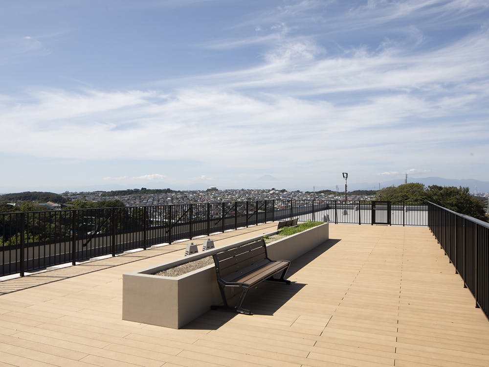 チャームプレミア鎌倉山 屋上テラス