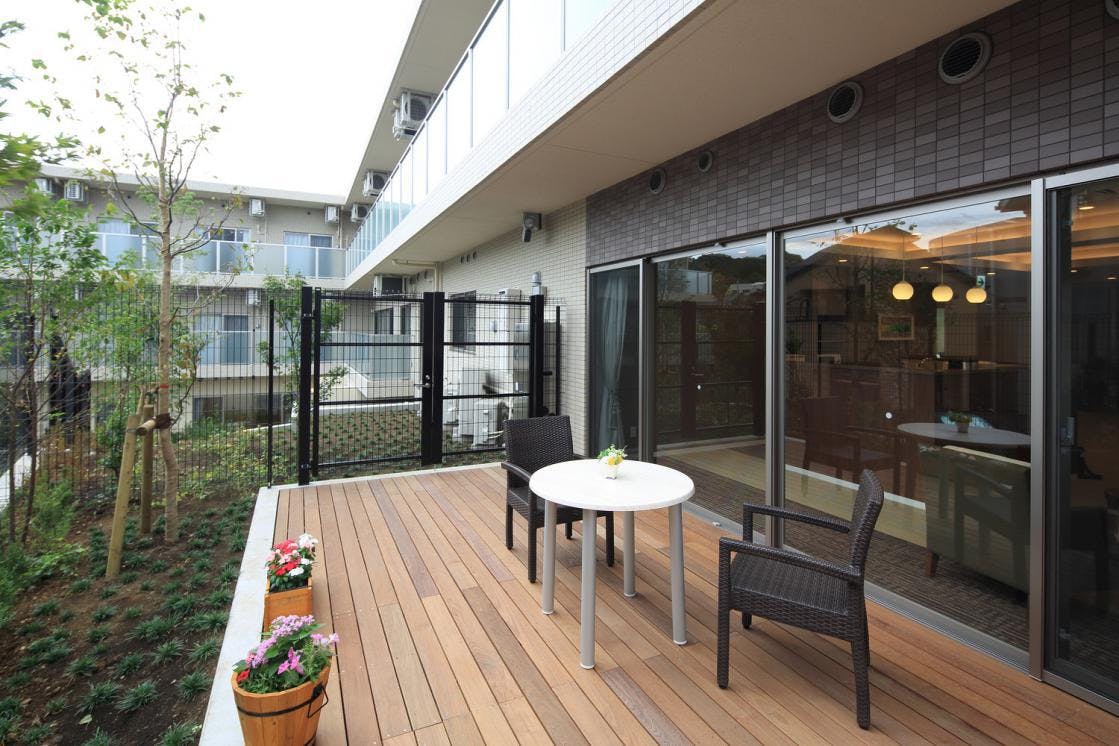 リハビリホームグランダ新高円寺 2F ウッドデッキ