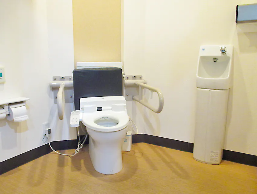 愛の家グループホーム弥富 共用トイレ