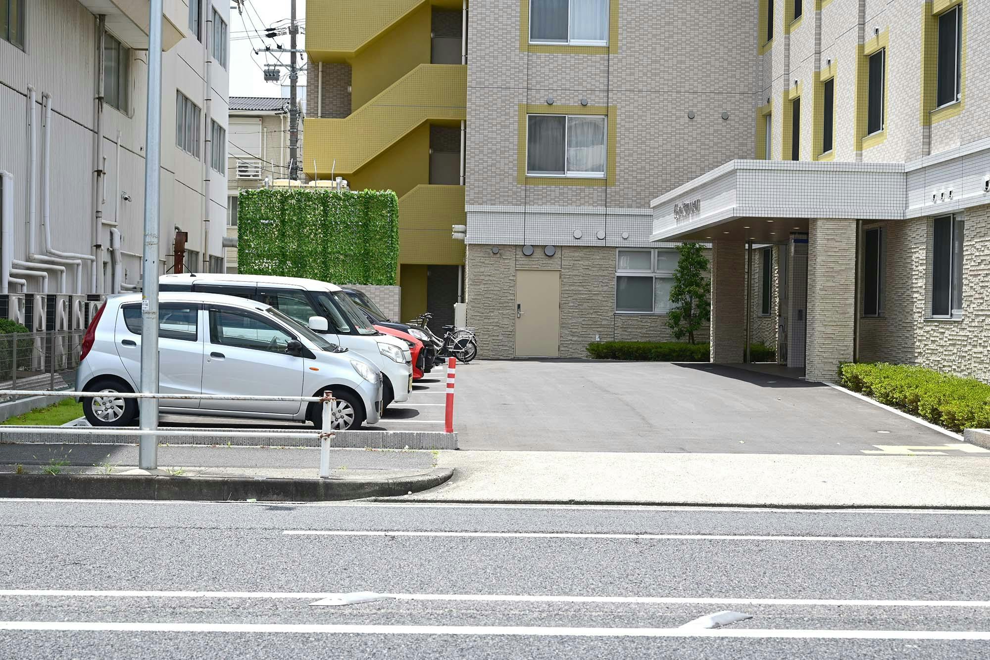 ゴールドエイジ鳴海 駐車場