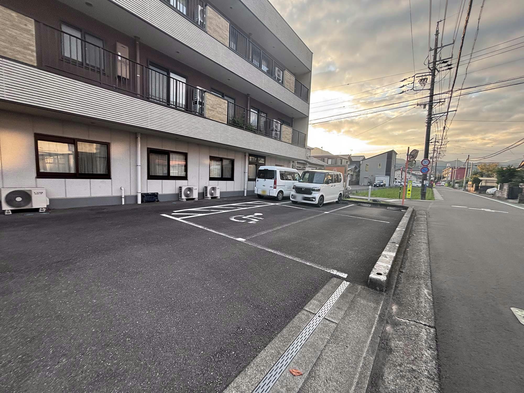 アゴーラしずはた 駐車場