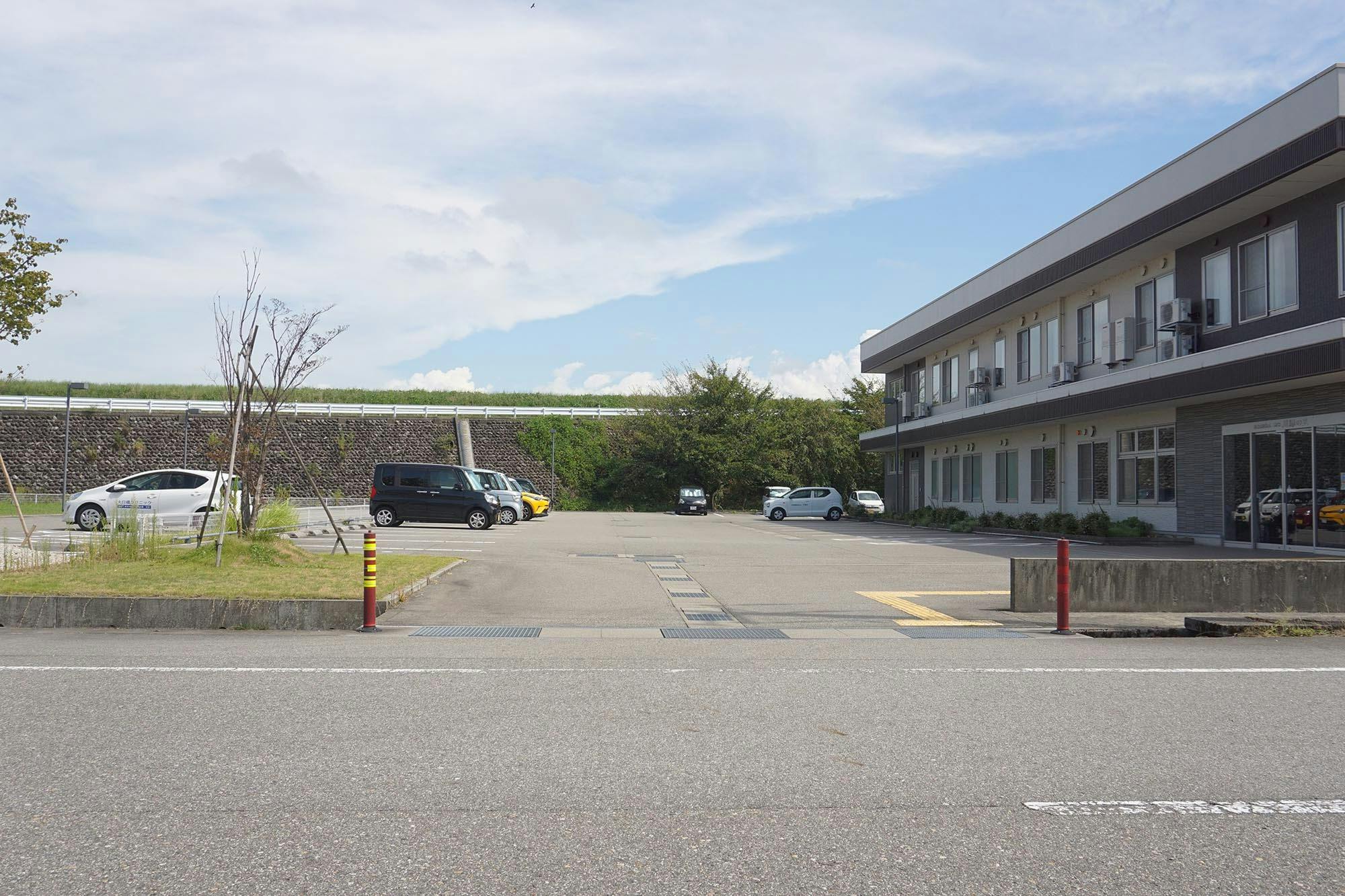 川縁の里 駐車場