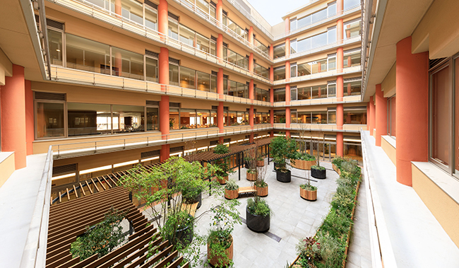 サンカルナ博多の森 吹き抜けテラス