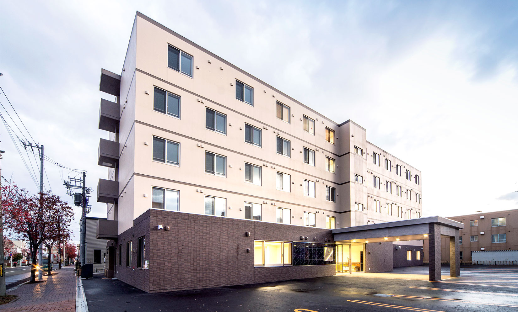 サービス付き高齢者向け住宅かがやき平和通 外観