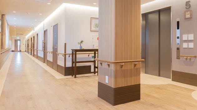 応援家族 福生 エレベーターホール