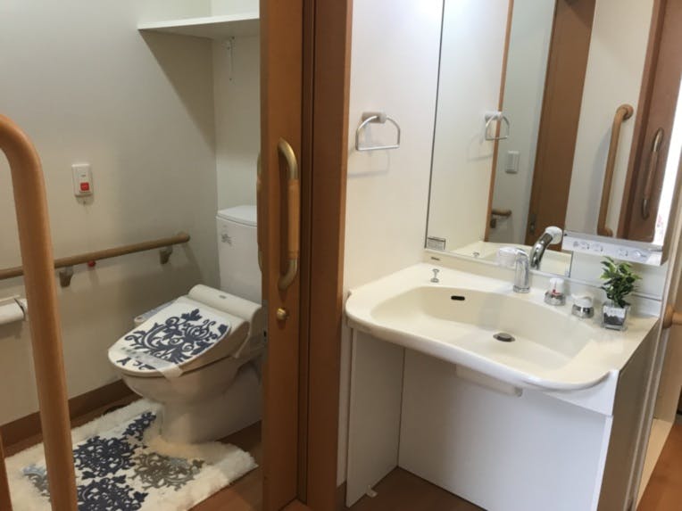 そんぽの家氷川台 部屋の洗面台